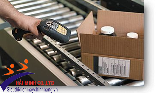 máy đọc mã vạch trên dây chuyền sản xuất